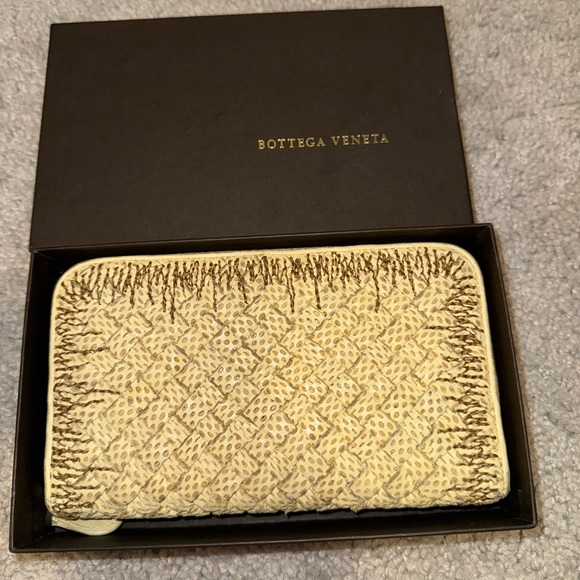Bottega Veneta Handbags - Bottega Veneta Weave Leather Zip Around Wallet!